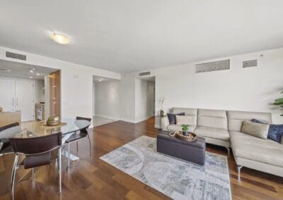 Koolani 4104 Interior