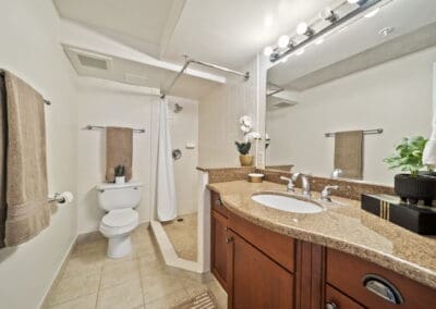 343 Hobron Lane #1001 Bathroom